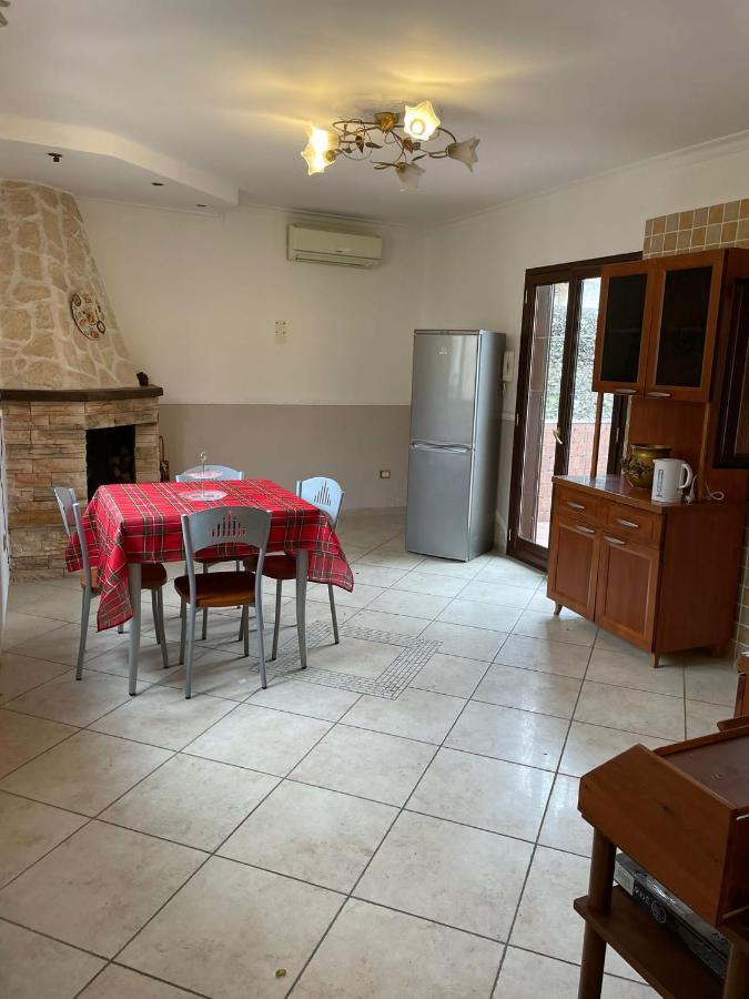 La Casa Di Mamma Apartment Napoli Bagian luar foto
