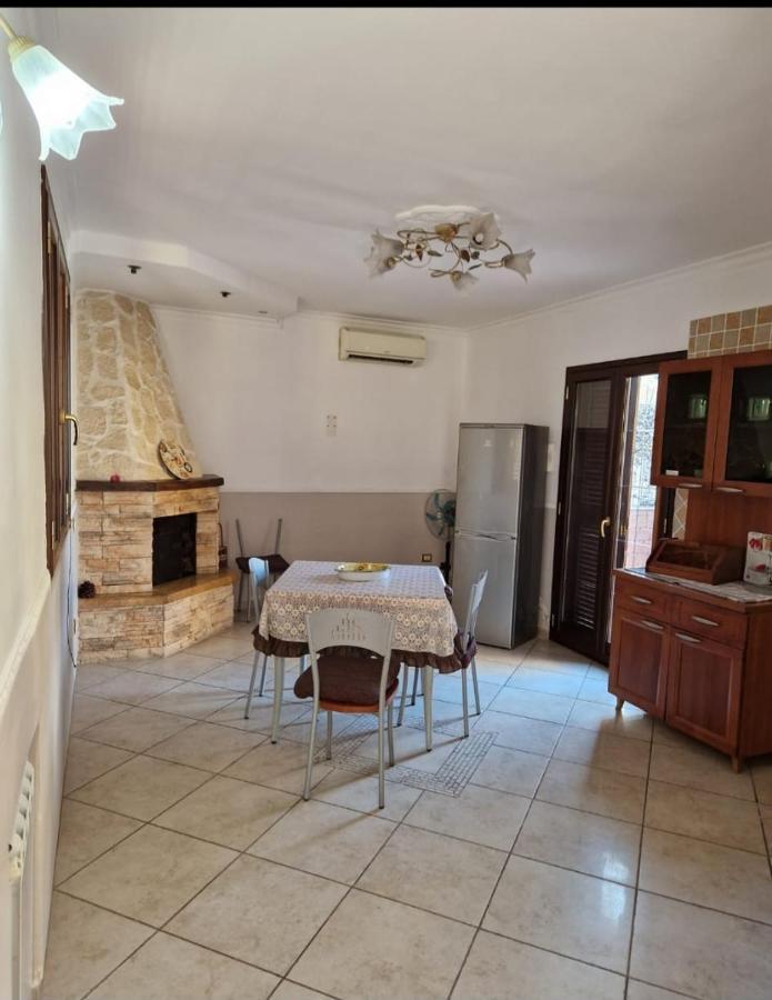 La Casa Di Mamma Apartment Napoli Bagian luar foto